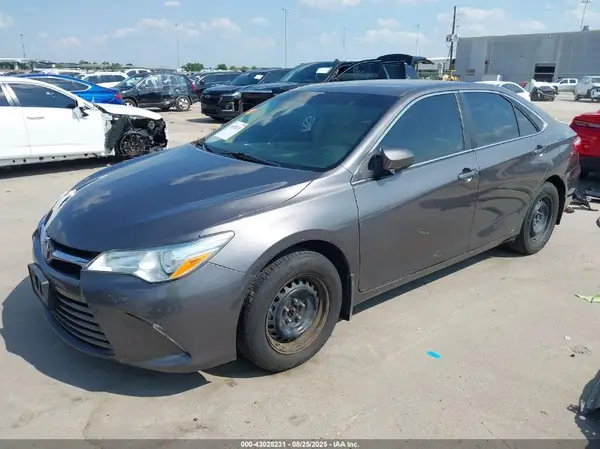 4T1BF1FK3HU740065 2017 TOYOTA CAMRY - Image 2