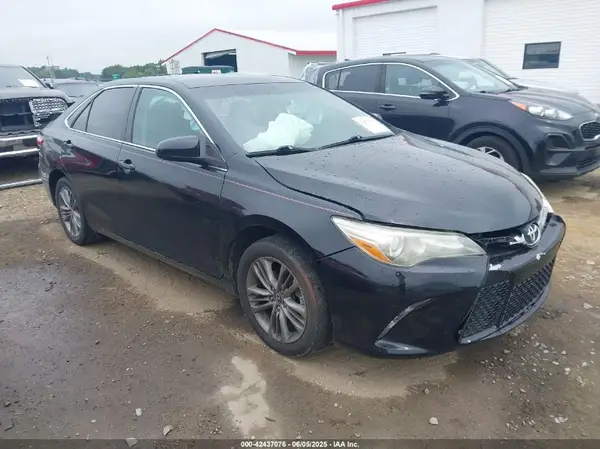 4T1BF1FK3HU741264 2017 TOYOTA CAMRY - Image 1