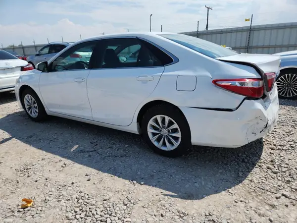 4T1BF1FK3HU745699 2017 TOYOTA CAMRY - Image 2