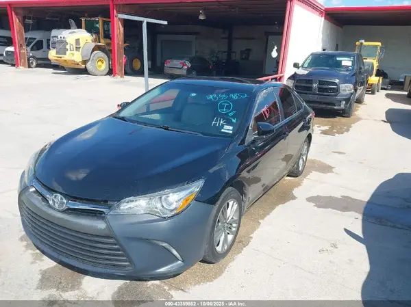 4T1BF1FK3HU746450 2017 TOYOTA CAMRY - Image 2