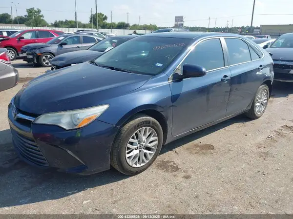 4T1BF1FK3HU747355 2017 TOYOTA CAMRY - Image 2