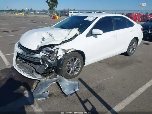 4T1BF1FK3HU748702 2017 TOYOTA CAMRY - Image 2