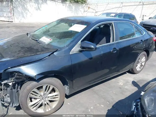 4T1BF1FK3HU750126 2017 TOYOTA CAMRY - Image 2