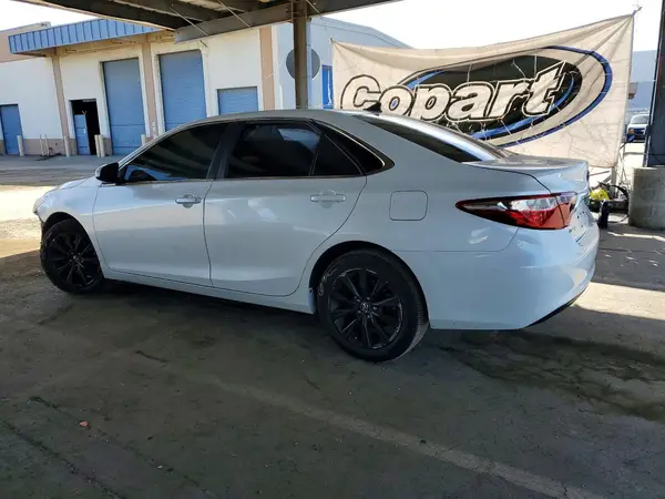 4T1BF1FK3HU752121 2017 TOYOTA CAMRY - Image 2