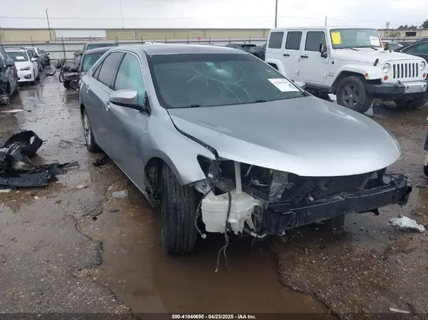 4T1BF1FK3HU752233 2017 TOYOTA CAMRY - Image 1