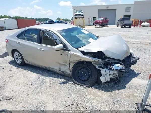 4T1BF1FK3HU757951 2017 TOYOTA CAMRY - Image 1