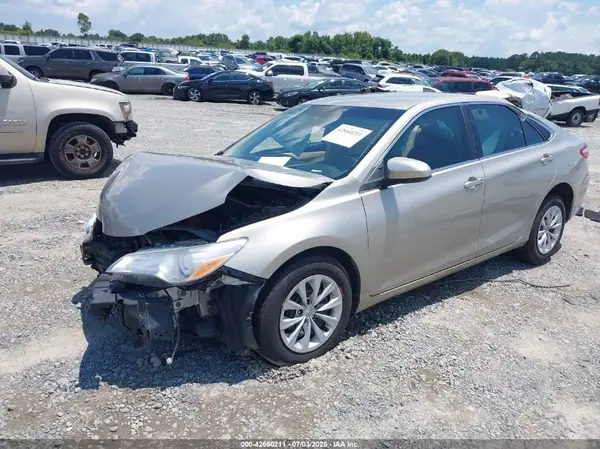 4T1BF1FK3HU757951 2017 TOYOTA CAMRY - Image 2