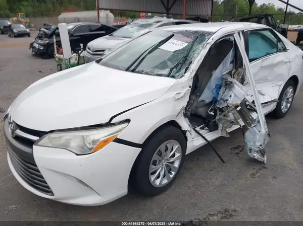 4T1BF1FK3HU758212 2017 TOYOTA CAMRY - Image 2