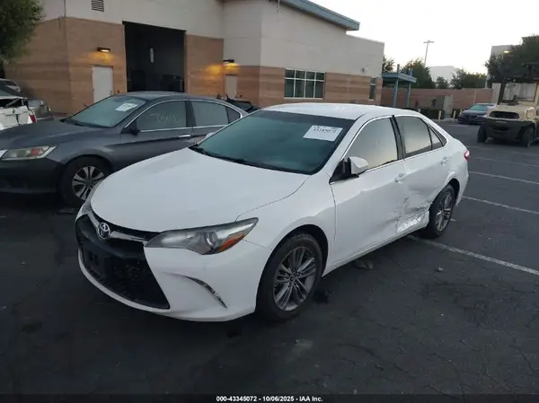 4T1BF1FK3HU758629 2017 TOYOTA CAMRY - Image 2