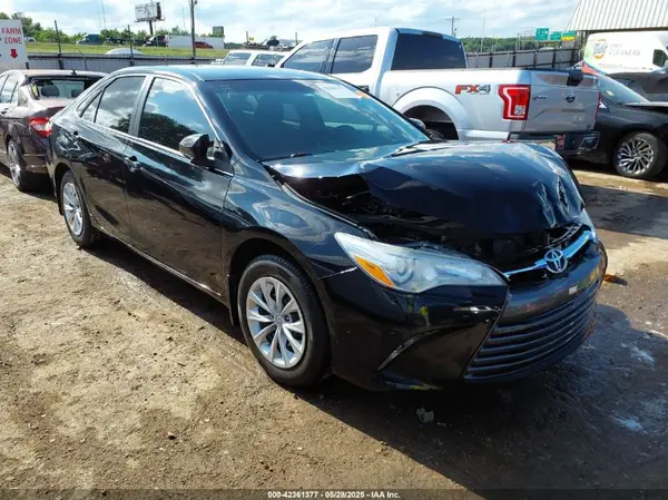 4T1BF1FK3HU759103 2017 TOYOTA CAMRY - Image 1