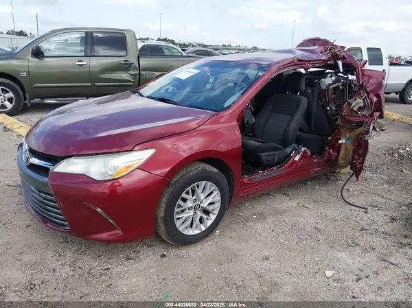 4T1BF1FK3HU759943 2017 TOYOTA CAMRY - Image 2