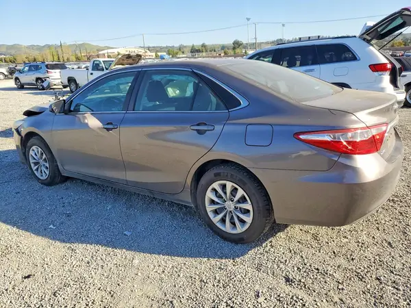 4T1BF1FK3HU760381 2017 TOYOTA CAMRY - Image 2