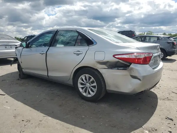4T1BF1FK3HU762227 2017 TOYOTA CAMRY - Image 2