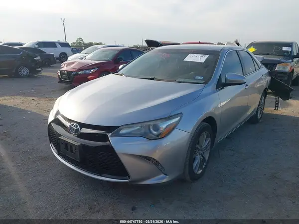 4T1BF1FK3HU765208 2017 TOYOTA CAMRY - Image 2
