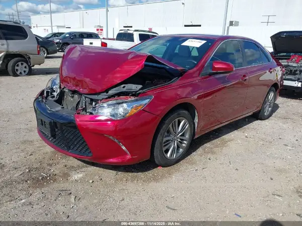 4T1BF1FK3HU767122 2017 TOYOTA CAMRY - Image 2