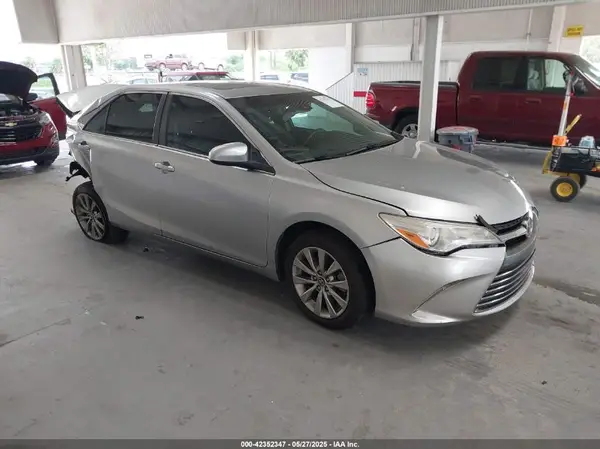 4T1BF1FK3HU768691 2017 TOYOTA CAMRY - Image 1