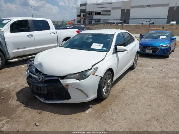 4T1BF1FK3HU772157 2017 TOYOTA CAMRY - Image 2