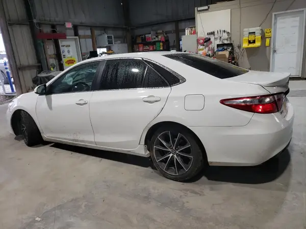 4T1BF1FK3HU772790 2017 TOYOTA CAMRY - Image 2