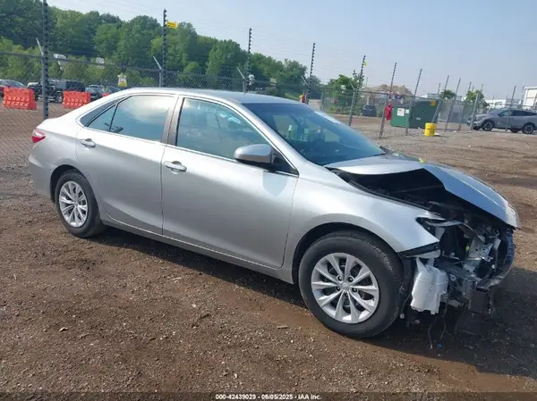 4T1BF1FK3HU779254 2017 TOYOTA CAMRY - Image 1