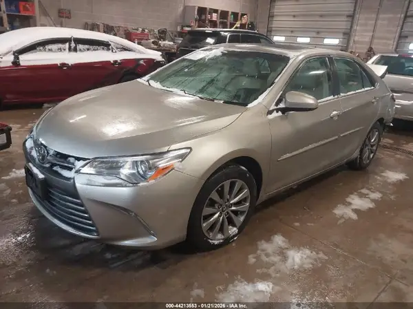 4T1BF1FK3HU780632 2017 TOYOTA CAMRY - Image 2