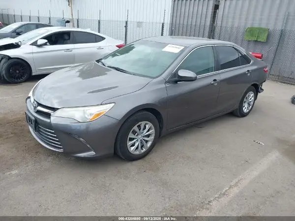 4T1BF1FK3HU784115 2017 TOYOTA CAMRY - Image 2