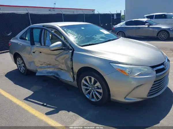 4T1BF1FK3HU786219 2017 TOYOTA CAMRY - Image 1