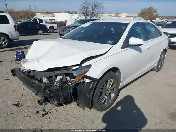 4T1BF1FK3HU795180 2017 TOYOTA CAMRY - Image 2