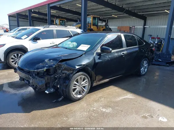 4T1BF1FK3HU799570 2017 TOYOTA CAMRY - Image 2