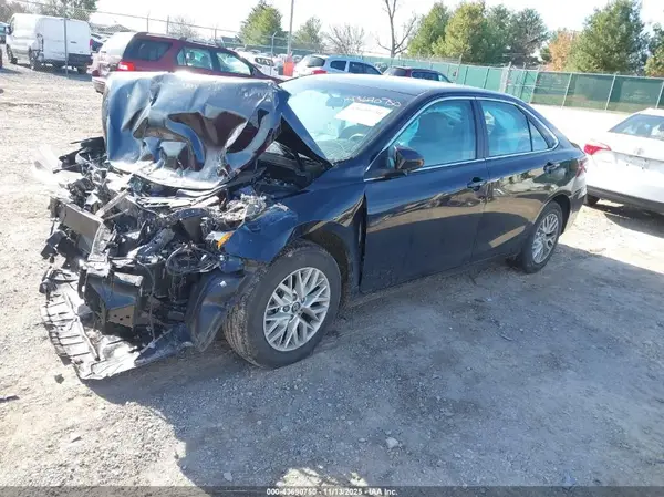 4T1BF1FK3HU800538 2017 TOYOTA CAMRY - Image 2