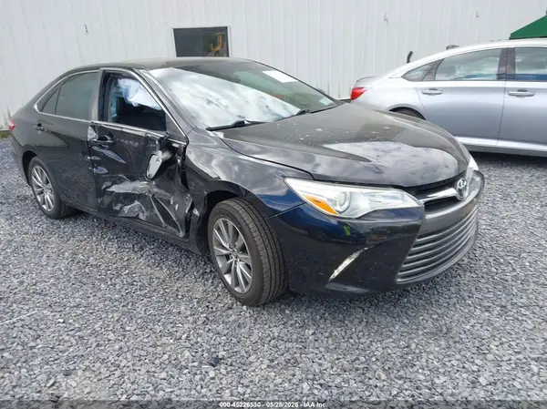 4T1BF1FK3HU800586 2017 TOYOTA CAMRY - Image 1