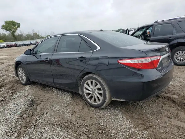 4T1BF1FK3HU800782 2017 TOYOTA CAMRY - Image 2