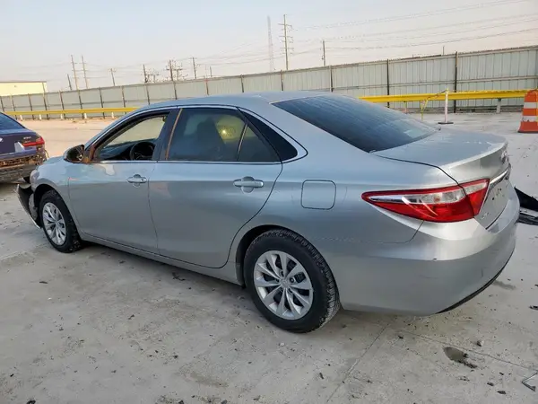 4T1BF1FK3HU805870 2017 TOYOTA CAMRY - Image 2