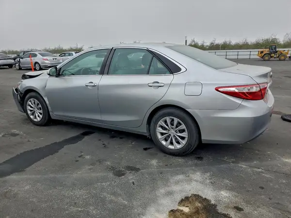 4T1BF1FK3HU806632 2017 TOYOTA CAMRY - Image 2