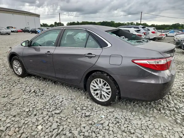 4T1BF1FK3HU809014 2017 TOYOTA CAMRY - Image 2