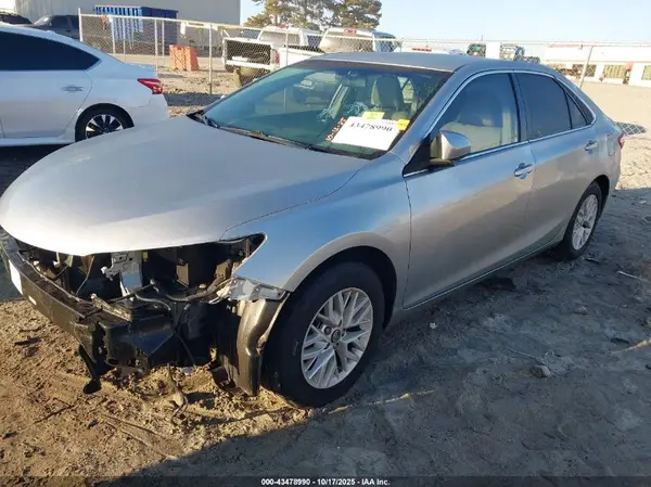 4T1BF1FK3HU810552 2017 TOYOTA CAMRY - Image 2