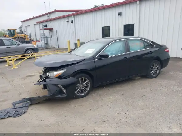 4T1BF1FK3HU812155 2017 TOYOTA CAMRY - Image 2