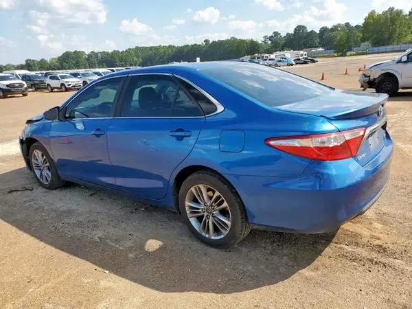 4T1BF1FK3HU813001 2017 TOYOTA CAMRY - Image 2
