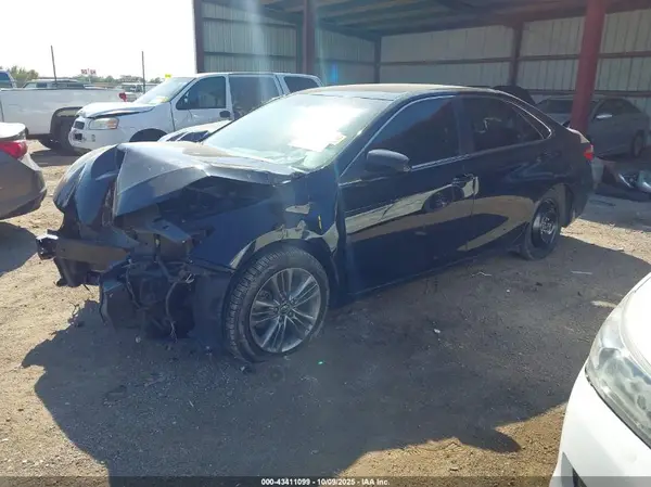 4T1BF1FK3HU814083 2017 TOYOTA CAMRY - Image 2