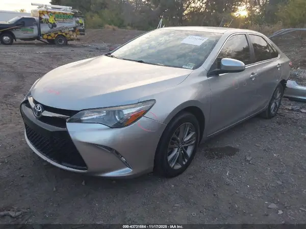 4T1BF1FK3HU814942 2017 TOYOTA CAMRY - Image 2