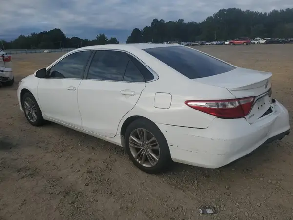4T1BF1FK4GU124647 2016 TOYOTA CAMRY - Image 2