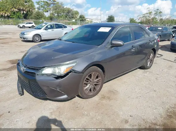 4T1BF1FK4GU130643 2016 TOYOTA CAMRY - Image 2