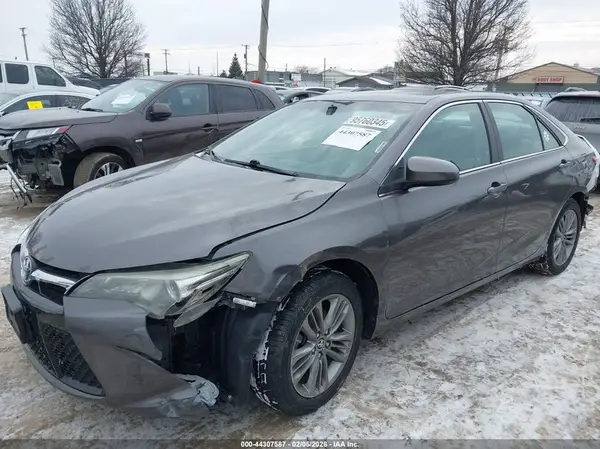 4T1BF1FK4GU132098 2016 TOYOTA CAMRY - Image 2