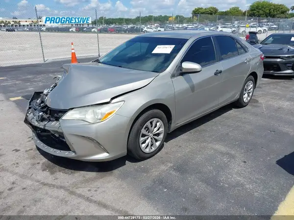 4T1BF1FK4GU132683 2016 TOYOTA CAMRY - Image 2