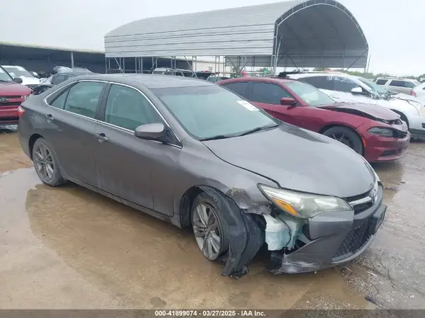 4T1BF1FK4GU133638 2016 TOYOTA CAMRY - Image 1