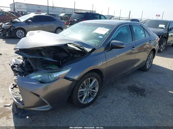 4T1BF1FK4GU138015 2016 TOYOTA CAMRY - Image 2
