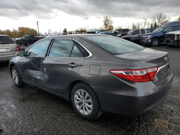 4T1BF1FK4GU138905 2016 TOYOTA CAMRY - Image 2