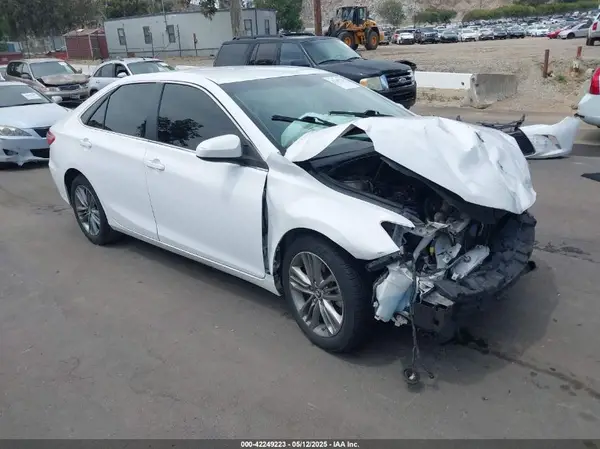 4T1BF1FK4GU139990 2016 TOYOTA CAMRY - Image 1