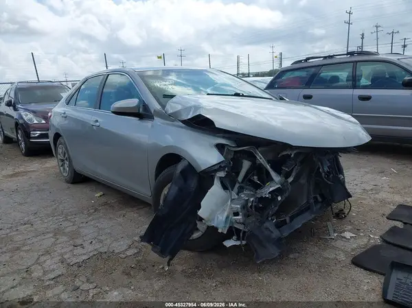 4T1BF1FK4GU141223 2016 TOYOTA CAMRY - Image 1