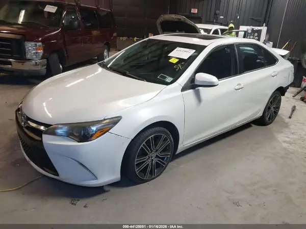 4T1BF1FK4GU141271 2016 TOYOTA CAMRY - Image 2