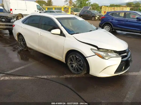 4T1BF1FK4GU142209 2016 TOYOTA CAMRY - Image 1